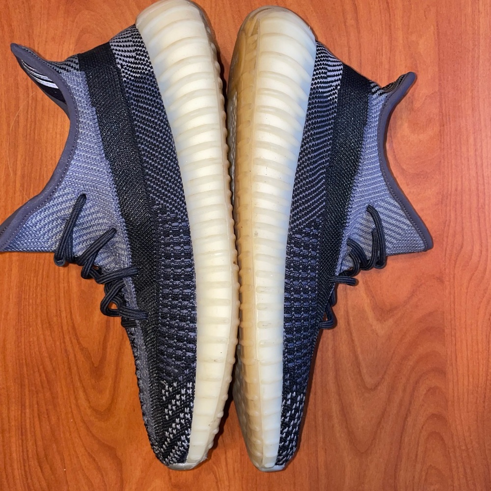 Yeezy 350 v2 black and white